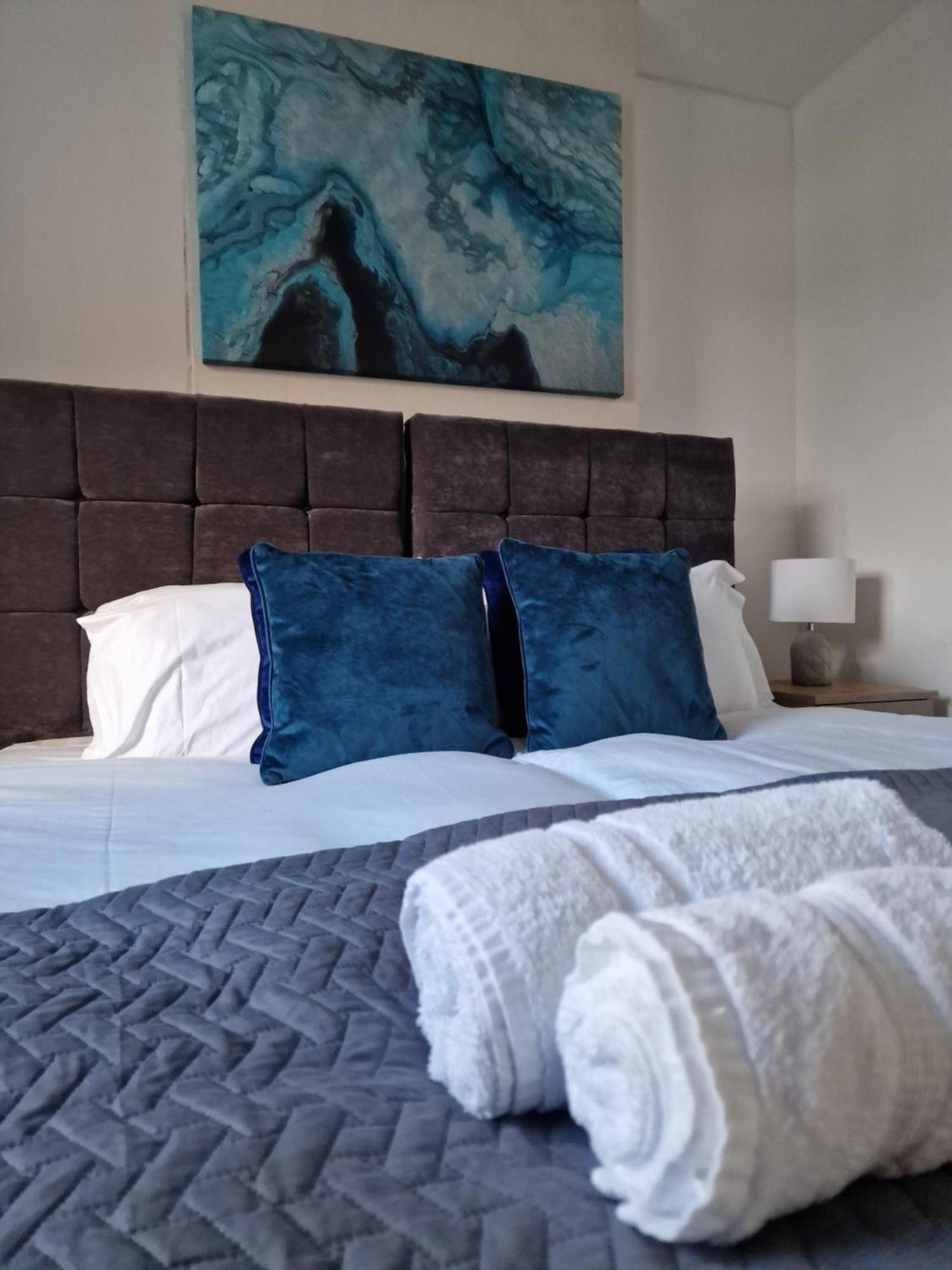 Modern 4-Bed House With Garden & Parking Villa Coventry Eksteriør billede