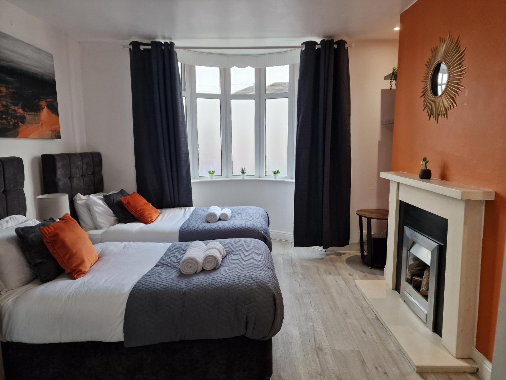 Modern 4-Bed House With Garden & Parking Villa Coventry Eksteriør billede