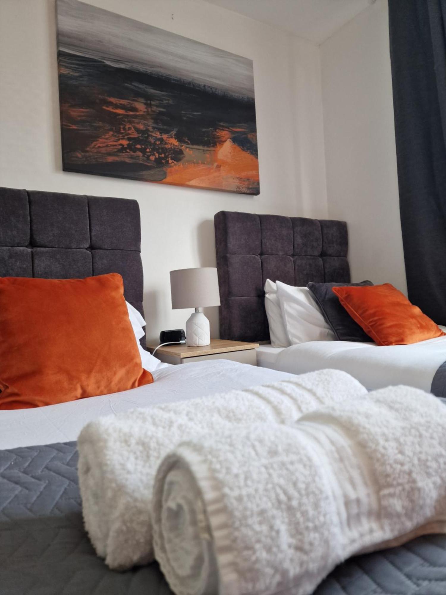 Modern 4-Bed House With Garden & Parking Villa Coventry Eksteriør billede